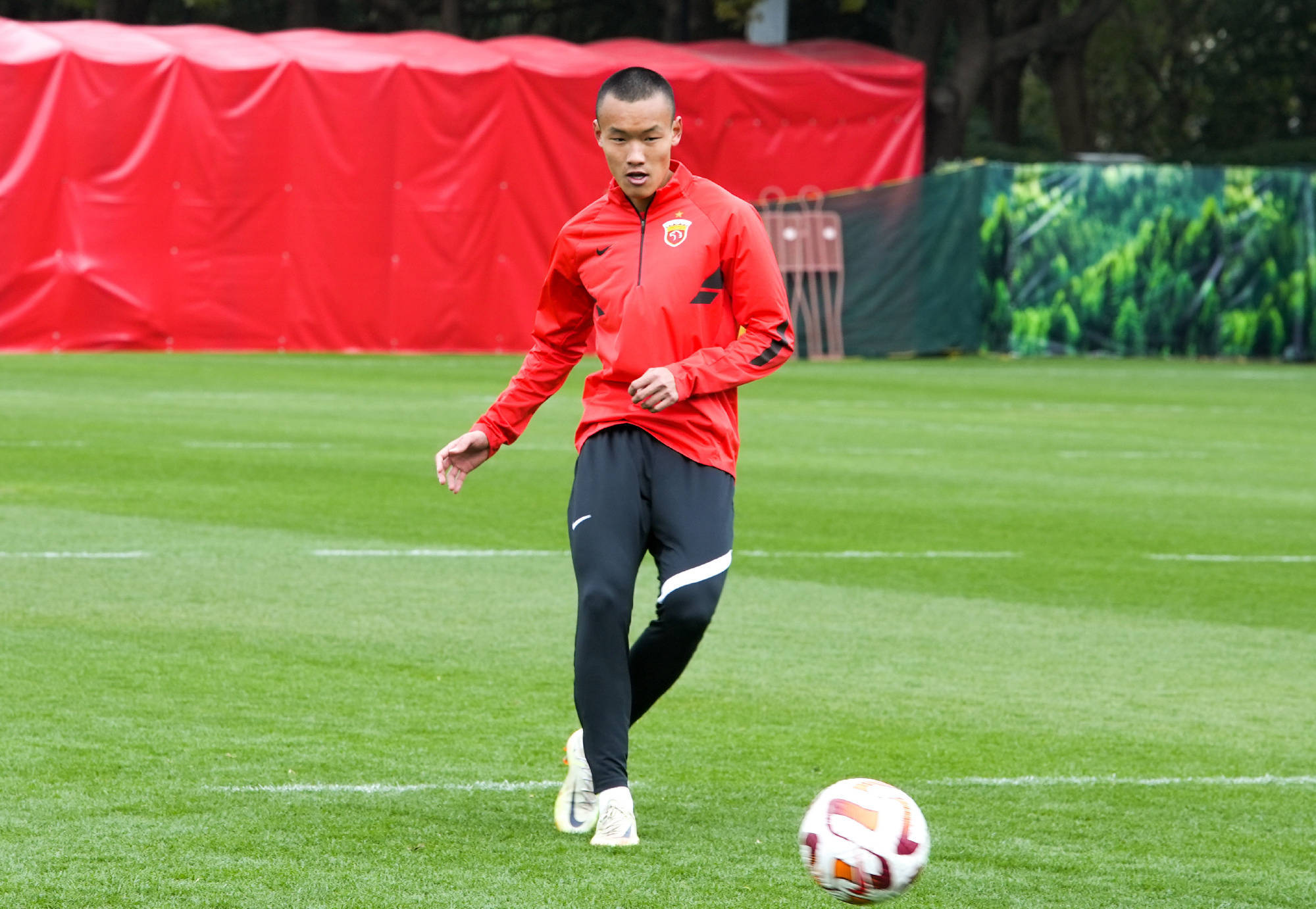 多米体育官网登录-关于新疆广汇发布备战花絮，赛前临场应变，意甲任务艰巨，训练强度明显提升的信息